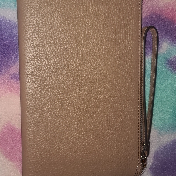 Micheal Kors - Picture 2 of 8